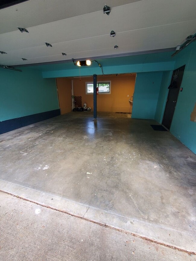 Building Photo - Beautifully Updated Home in Sought-After S...