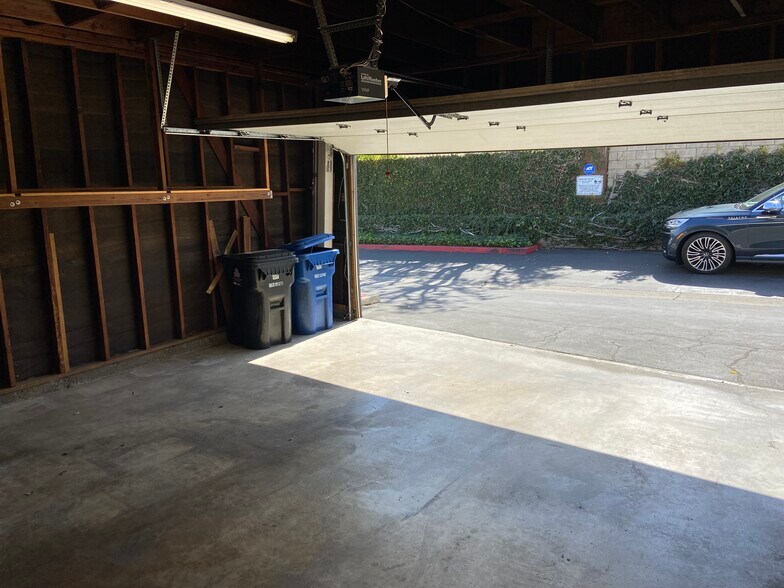 Building Photo - 1300 Stonewood Ct