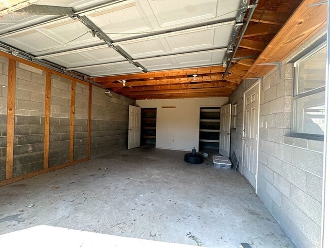 Building Photo - 3009 Bonham Ave