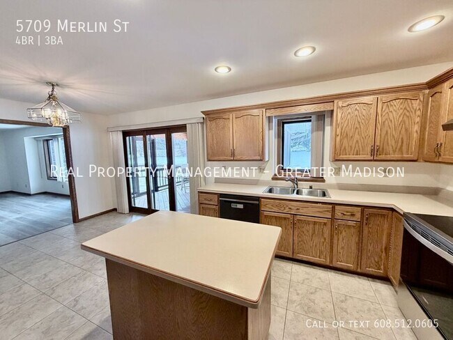 Building Photo - 5709 Merlin St