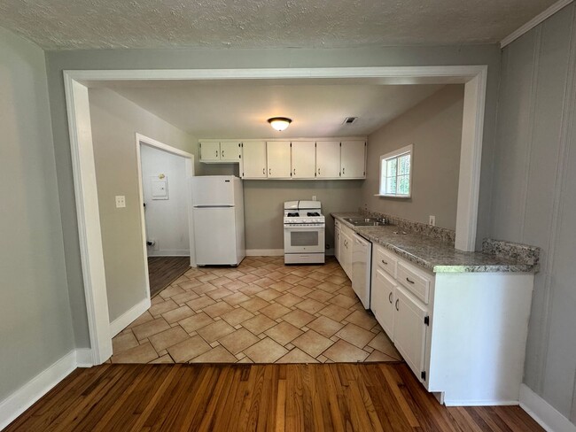 Building Photo - 3/1 House in West Rome $1,195