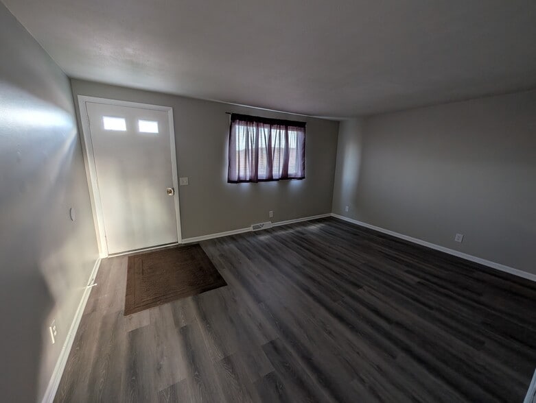 Building Photo - 1367 Wertz Ave SW