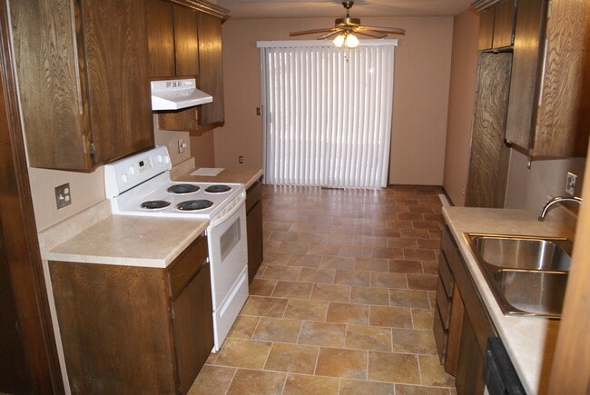 Building Photo - 3820 Summer Cloud Dr
