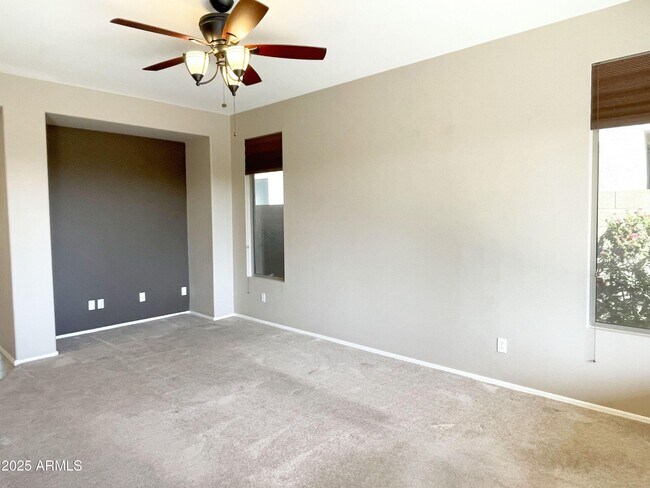 Building Photo - 2737 W Wayne Ln