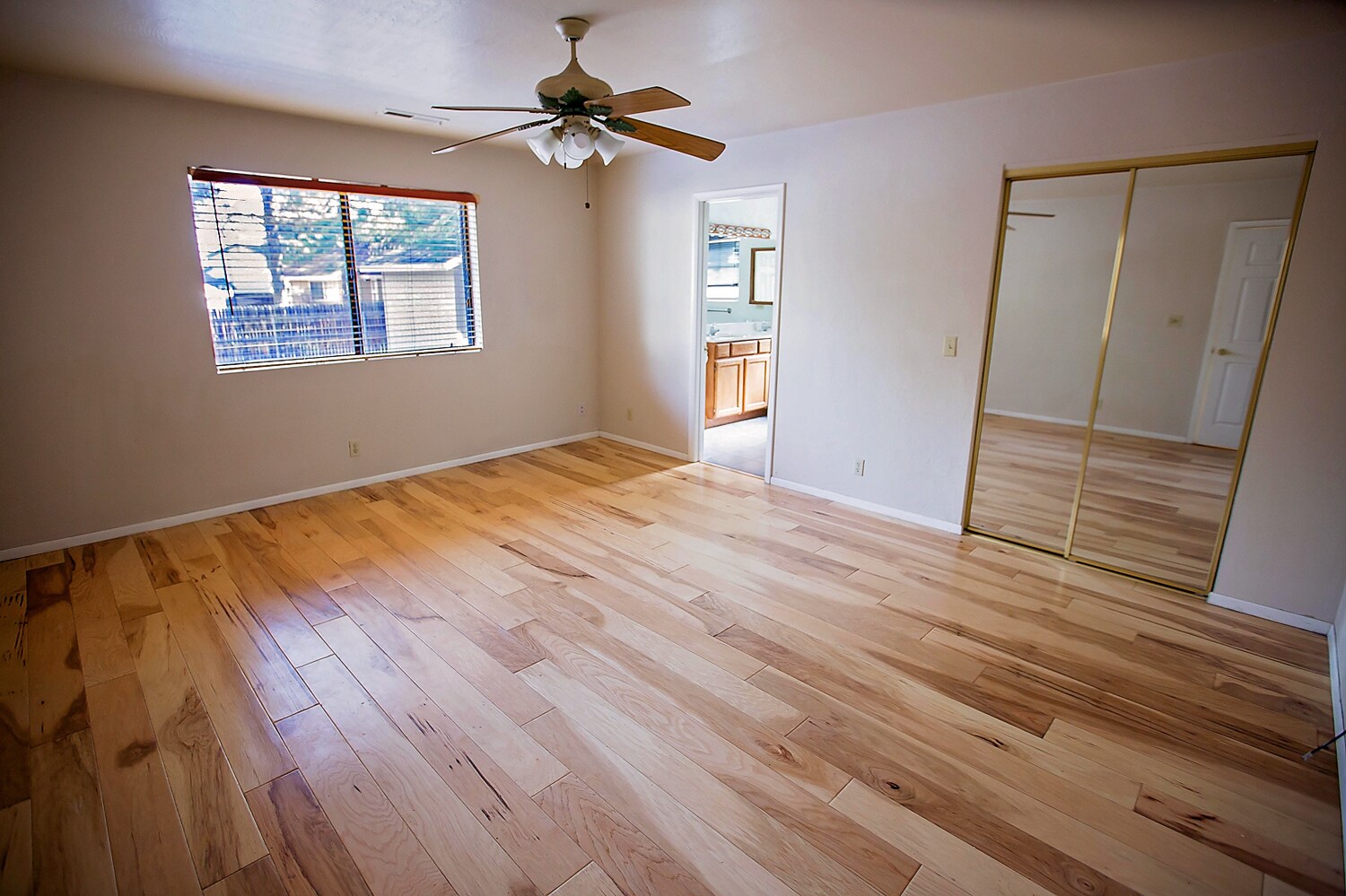 Master Bedroom - 2562 N Fox Run Dr