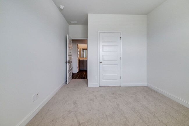 Building Photo - Beautiful 4BR Home in Woodland Trail – Top...
