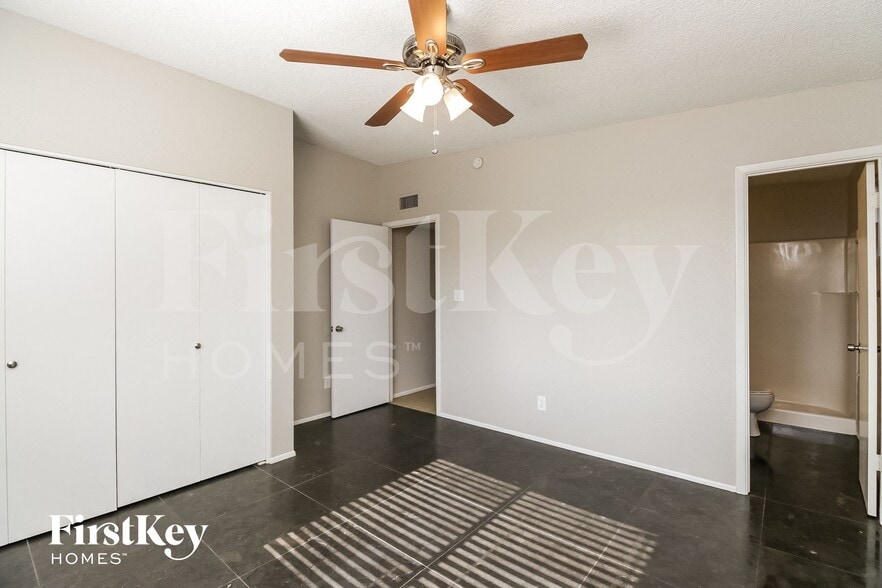 Building Photo - 339 W Santa Cruz Dr