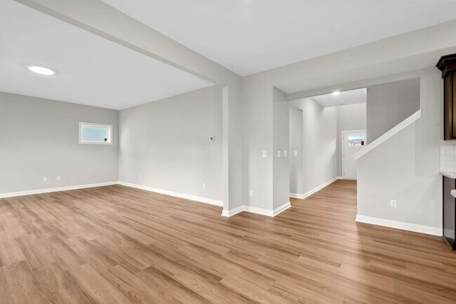 Building Photo - 453 Friendly Ave