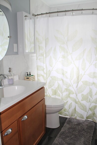 Furniture and decorations are not included (pictures from previous furnished rental) - 1607 Robinhood Rd