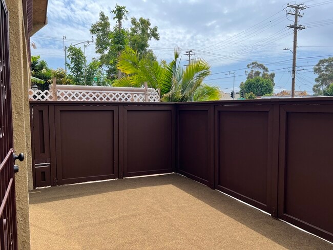 Building Photo - 22724 Figueroa St