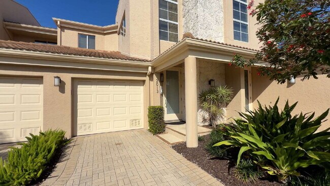 Building Photo - Luxury Furnished Longboat Key Retreat with Private Beach Club Access & Golf Course Views Remodele...