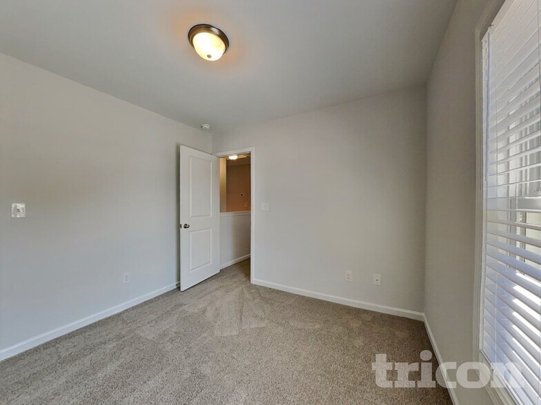 Building Photo - 258 Sturgeon St