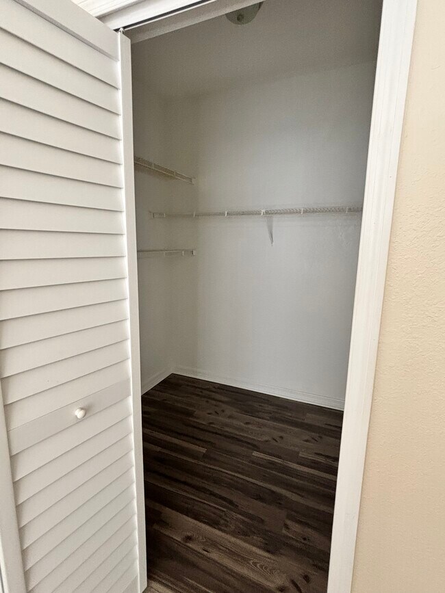 Building Photo - 1375 Lake Shadow Cir