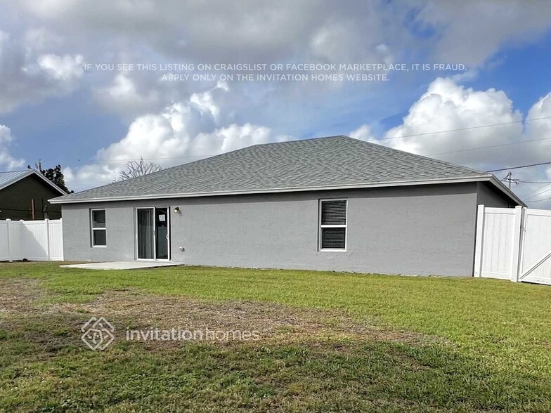 Building Photo - 1758 SW Nantucket Ave