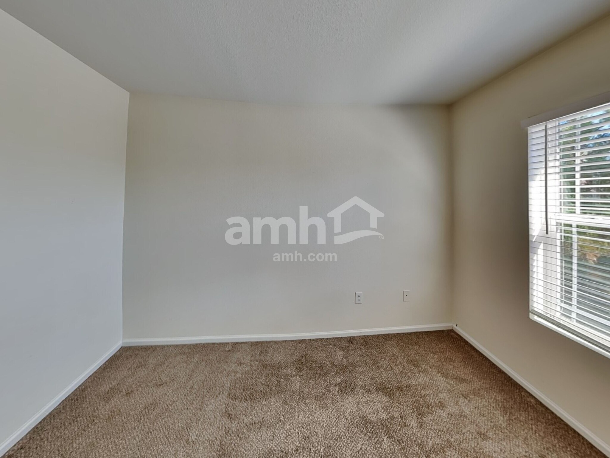 Building Photo - 2275 Coach House Loop