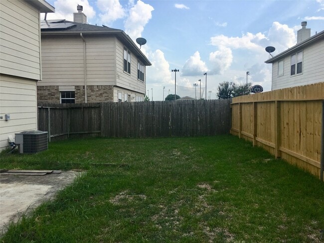 Building Photo - 5707 Highbury Ct