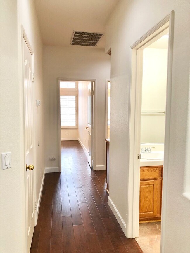 Building Photo - Wonderful Single Story Home, Quiet Neighbo...