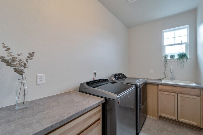 Building Photo - 307 1st Ave