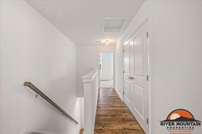 Building Photo - Well-Located Townhome with Private Off-Street Parking