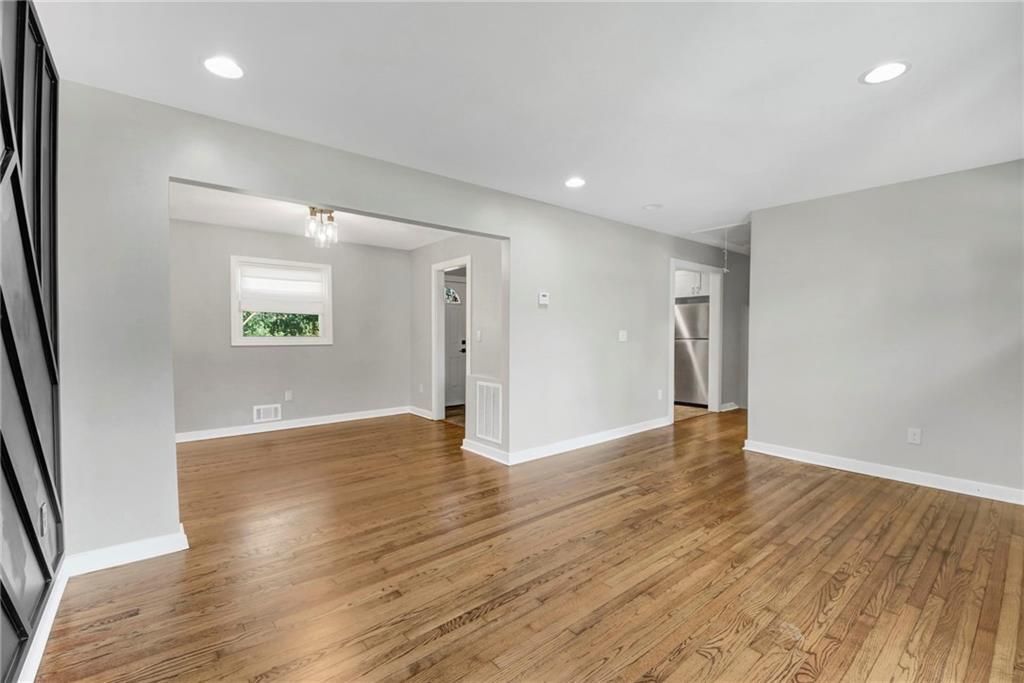 Building Photo - 2692 Rockcliff Rd SE