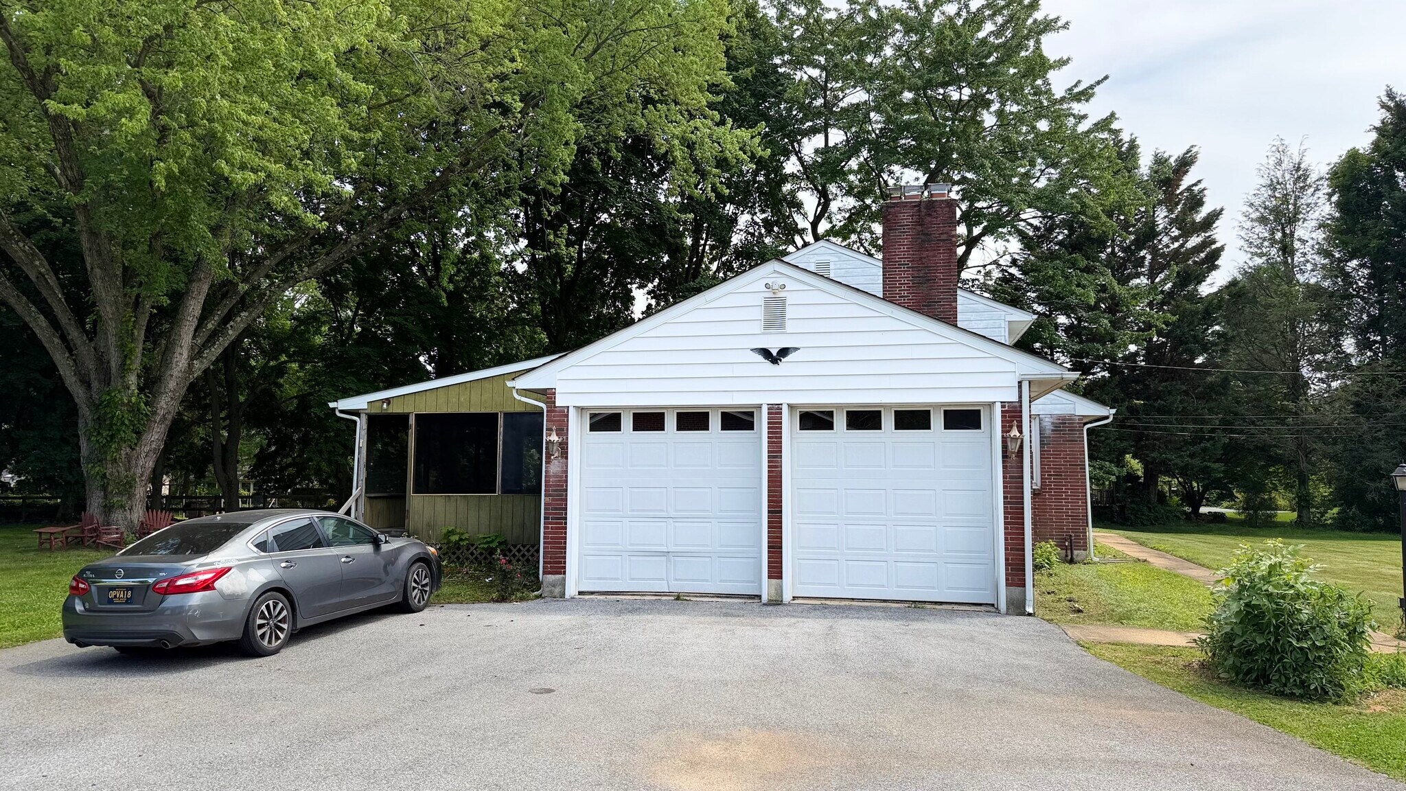 Garage & front parking spot - 2923 Shipley Rd
