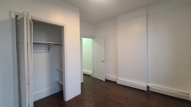 Building Photo - 405 61st St