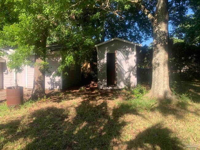 Building Photo - 3204 E Gonzalez St