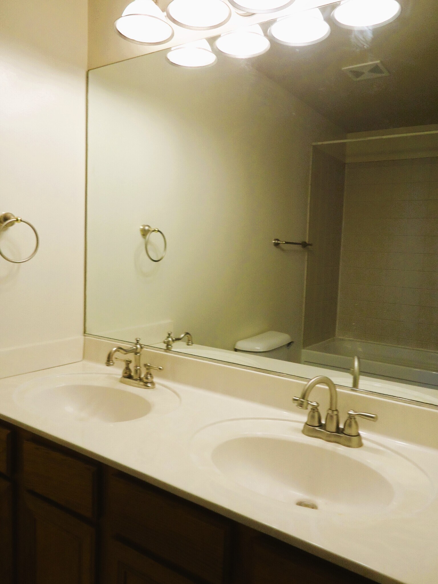 Building Photo - 642 Diamond Pointe Dr