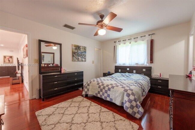 Building Photo - 740 Ridgewood Ln