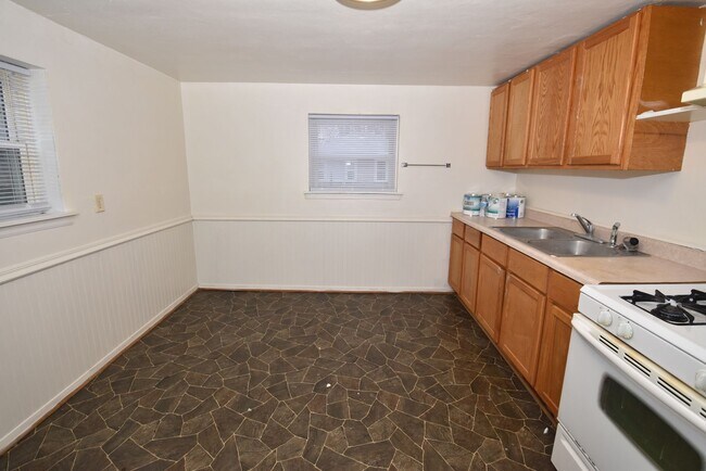 Building Photo - 1311 Montgomery Rd