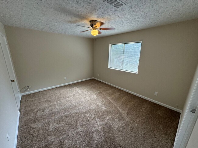 Building Photo - Stone Mountain 4 bed 2 bath Home with Fenced Backyard.