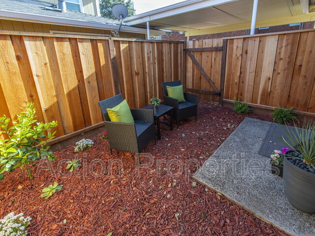 Building Photo - 578 Vista Ave