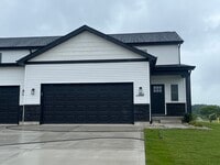Building Photo - 1323 Sioux Turn