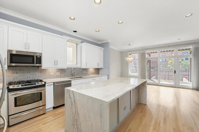 Building Photo - 2850 N Burling St