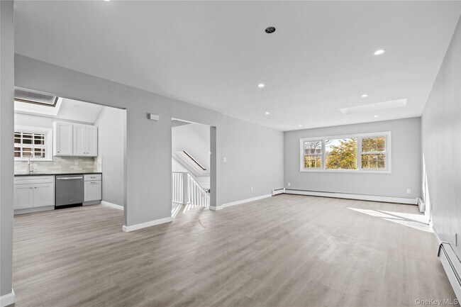 Building Photo - 310 Lindell Blvd