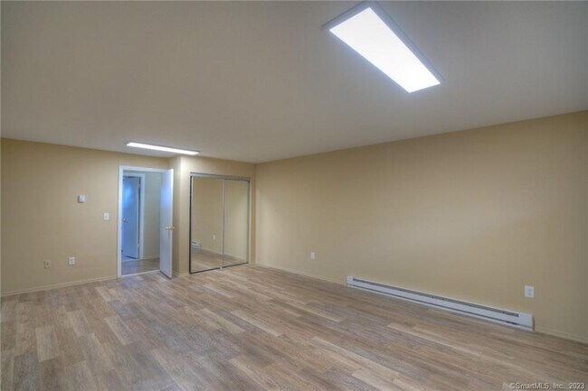 Building Photo - 528 Shennecossett Rd