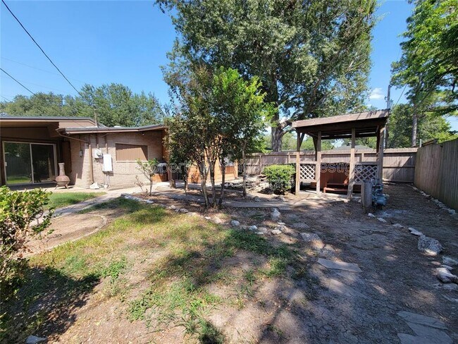 Building Photo - 2419 Stonecrest Dr