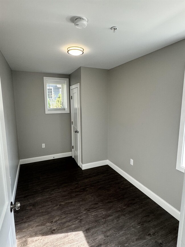 Building Photo - 50 Monarch Wy