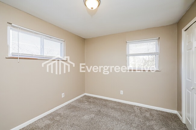 Building Photo - 3454 Robinet Dr