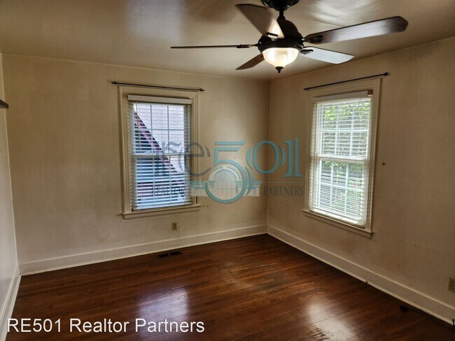 Building Photo - 2 br, 1 bath House - 320 S. Maple Street