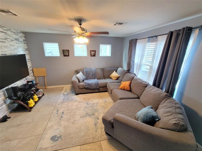 Building Photo - 127 Frasier Dr