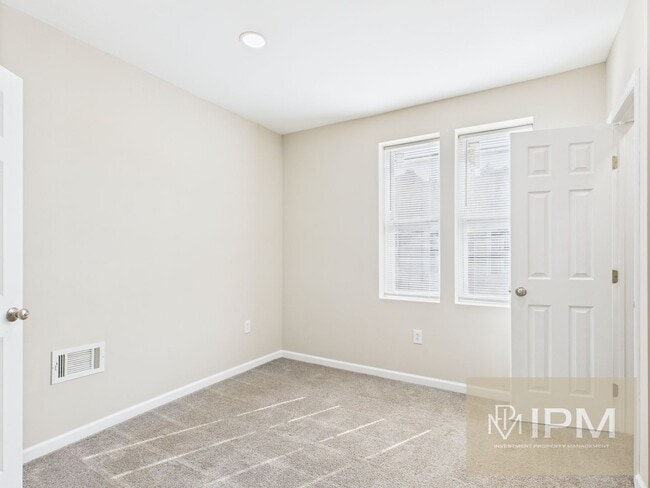 Building Photo - Available Now! Charming 3 Bedroom, 2 Bath ...