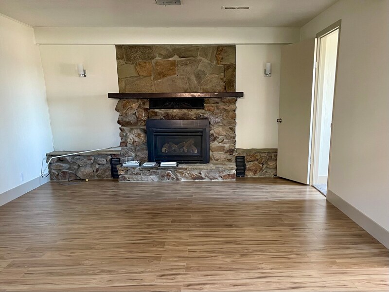 Building Photo - 592 Locust St S