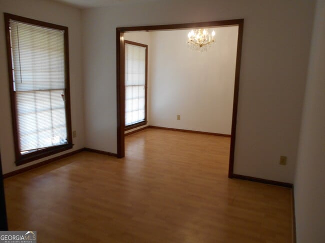 Building Photo - 551 Racetrack Rd