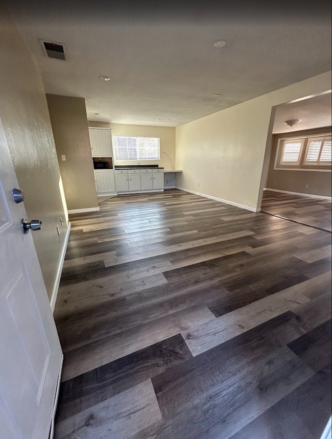 Building Photo - 3 Bed, 2 bath in SW