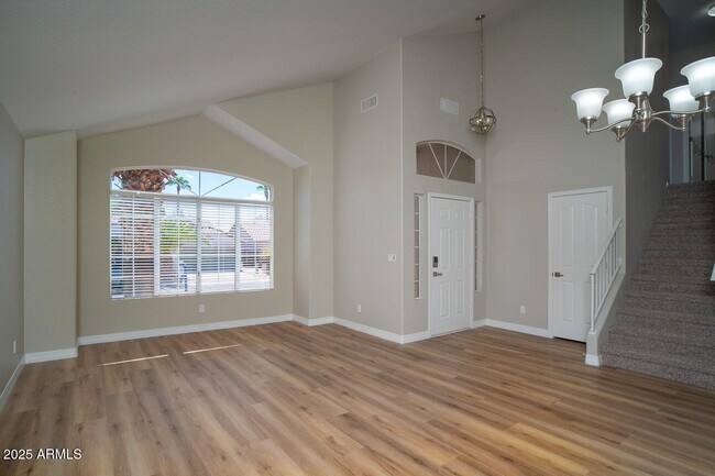 Building Photo - 2550 E Taro Ln