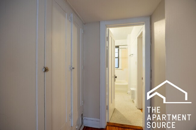 Building Photo - 925 Forest Ave