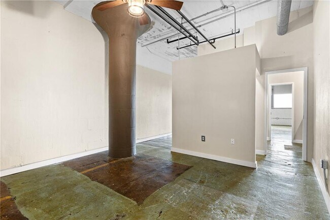 Building Photo - 426 Marietta St NW