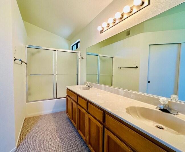 Building Photo - 1537 Yarberry Dr