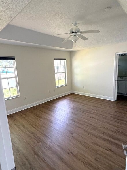 Building Photo - 1111 SW Yorktown Glen